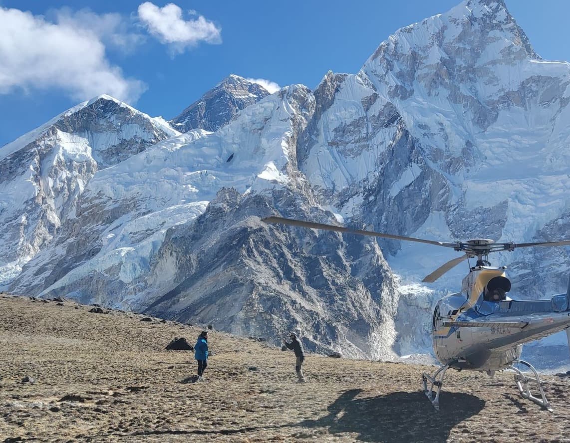 Everest Helicopter Tour Including the Landing of Kala Pathar: A Day Trip